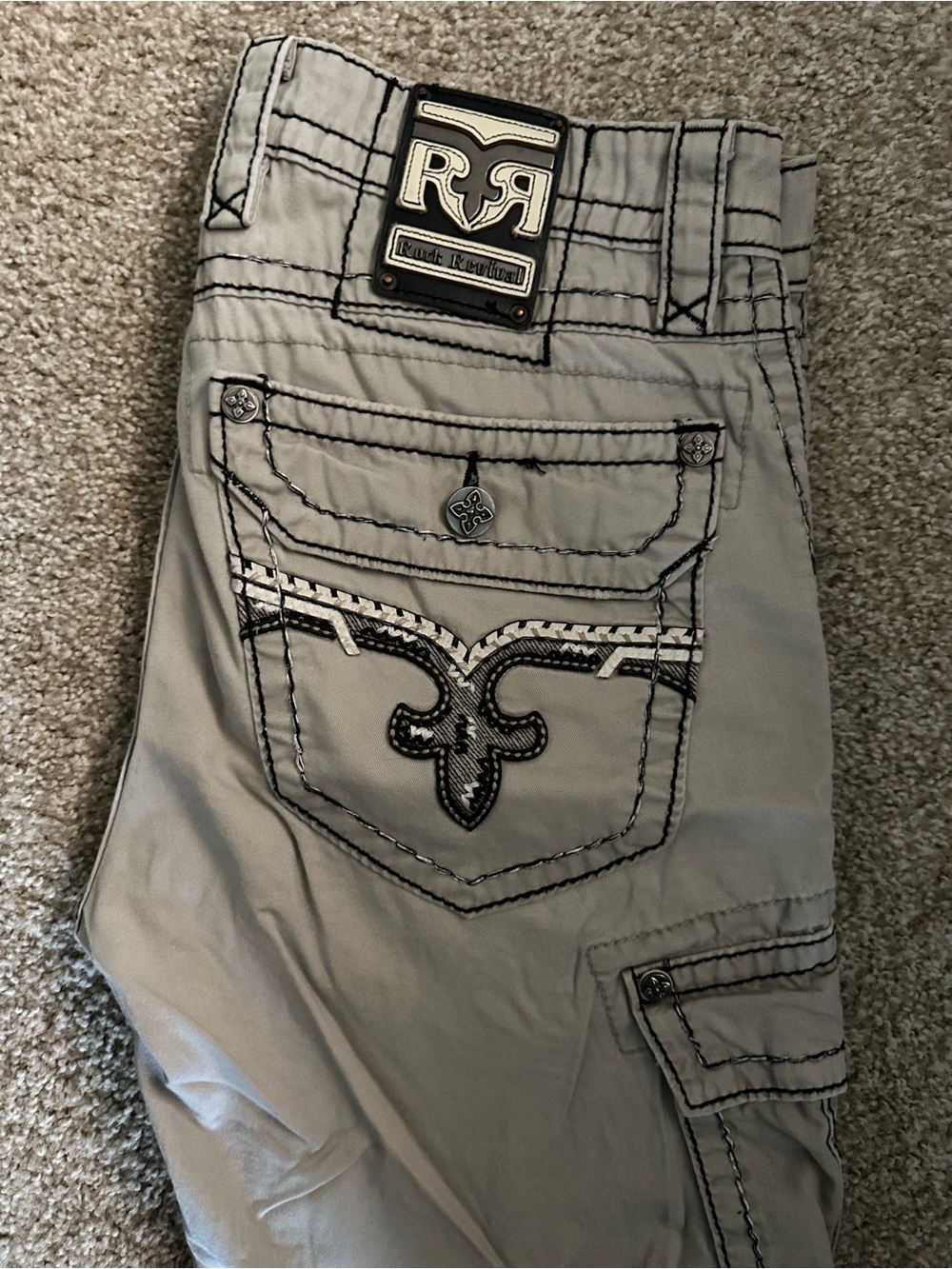 Rock Revival Men's Light Gray Cargo Shorts with Embroidered Pocket